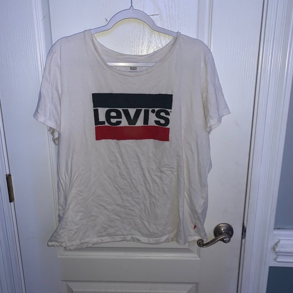 Levi’s Graphic Tee